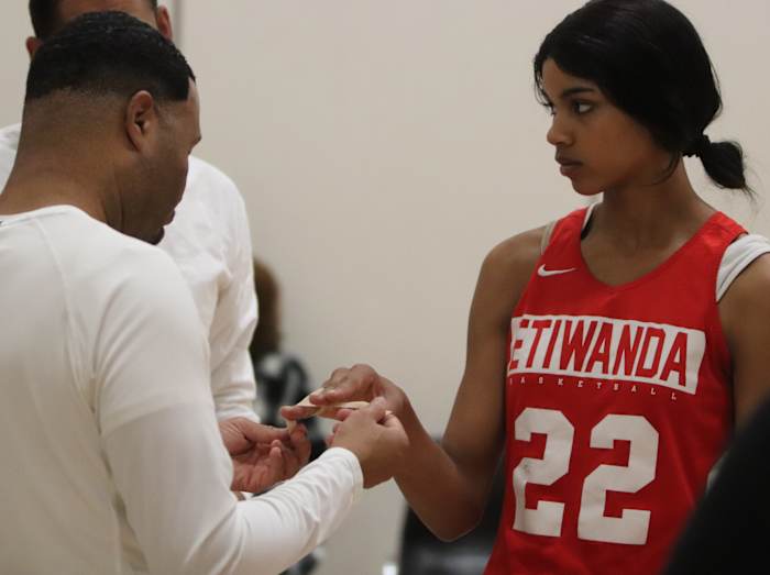 Etiwanda girls Mykelle Richards feature photos by John Murphy March 2023031020233073
